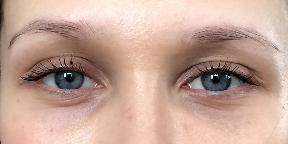 poudre à sourcils avant