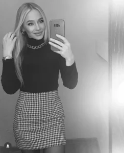 Marina prenant un selfie